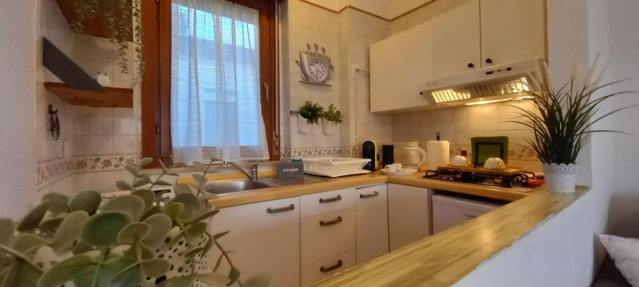 Alloggio Turistico A Via Modugno Vitinia Εξωτερικό φωτογραφία